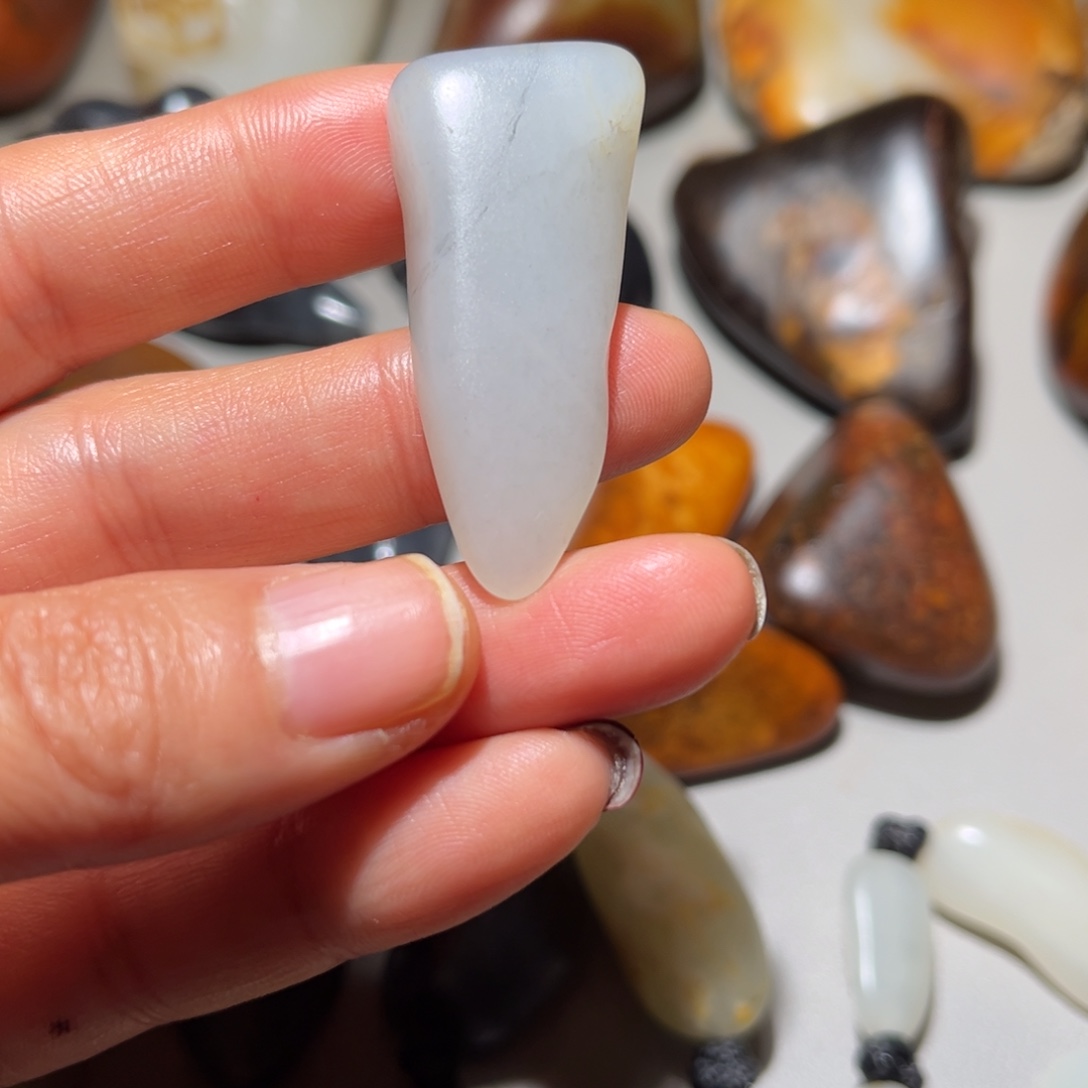 和田玉（糖玉）未镶嵌挂件和田玉14克