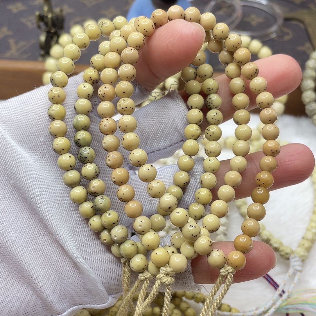 星月菩提吊坠石玉料瓷白绿大留白圆珠手持卡6