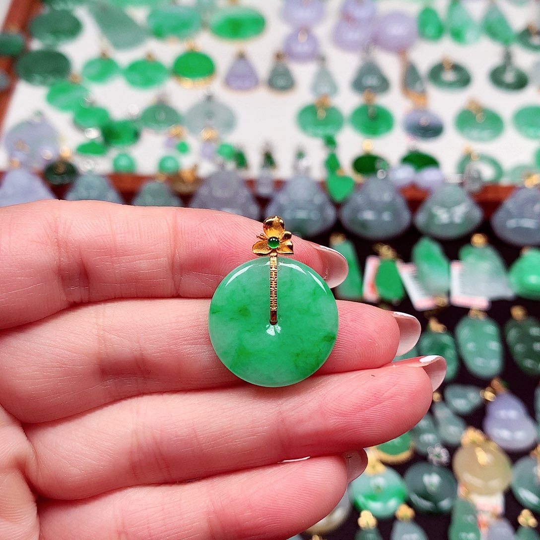 翡翠18K金镶嵌颈饰