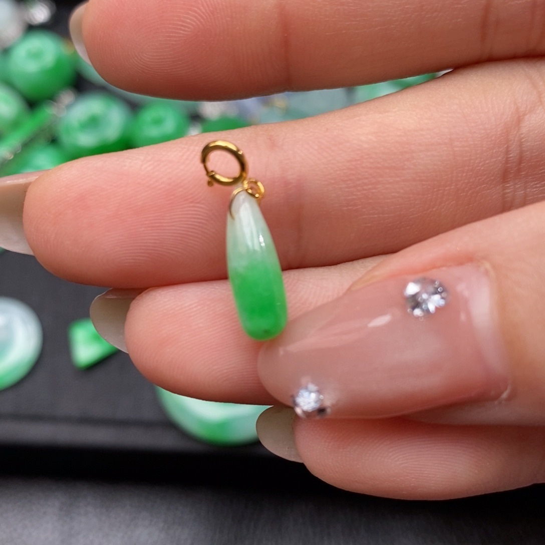 翡翠颈饰18K金镶嵌翡翠