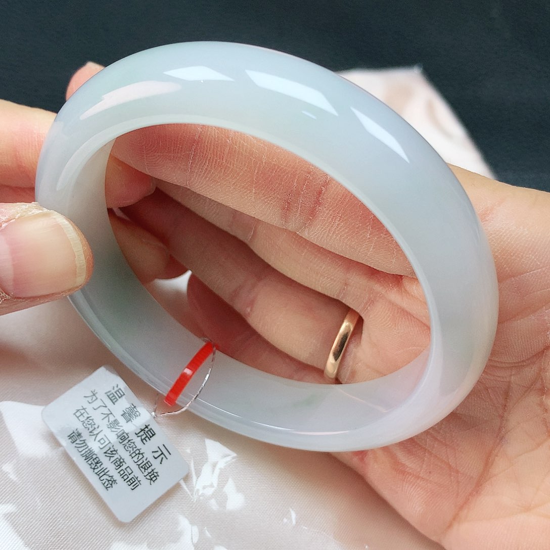 翡翠手镯未镶嵌59圈