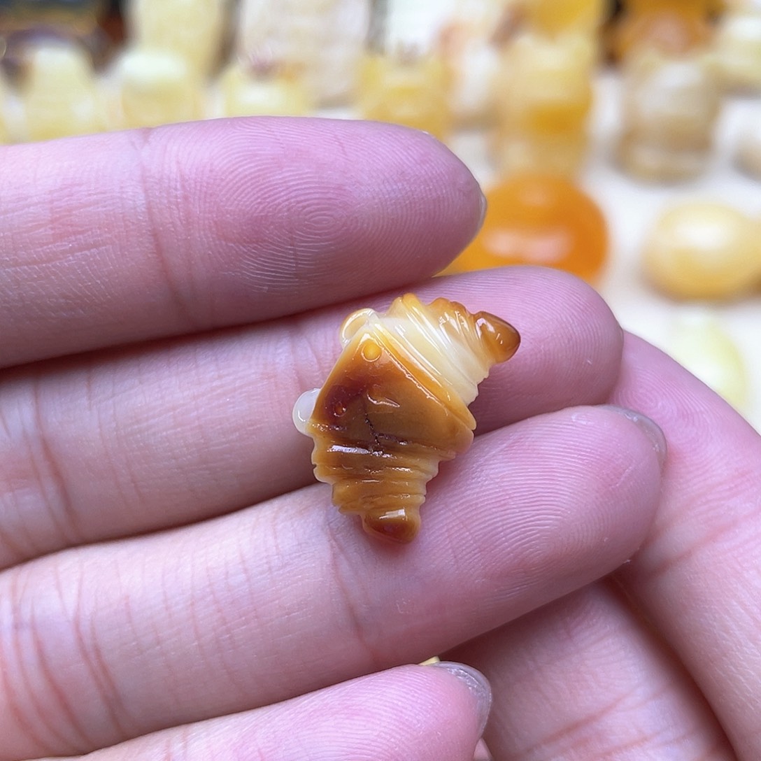 琥珀裸石未镶嵌蜜蜡