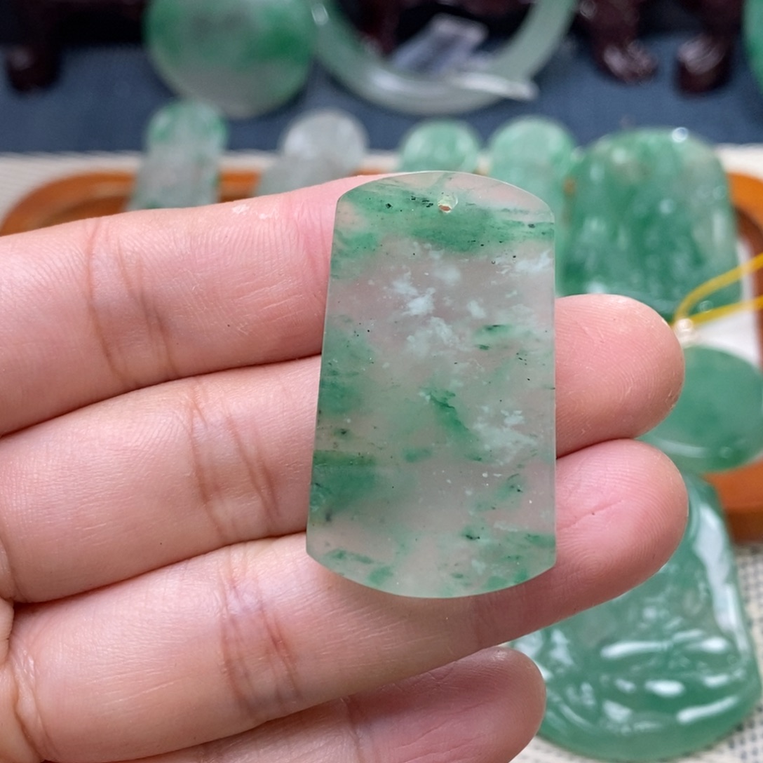 石英质玉颈饰未镶嵌