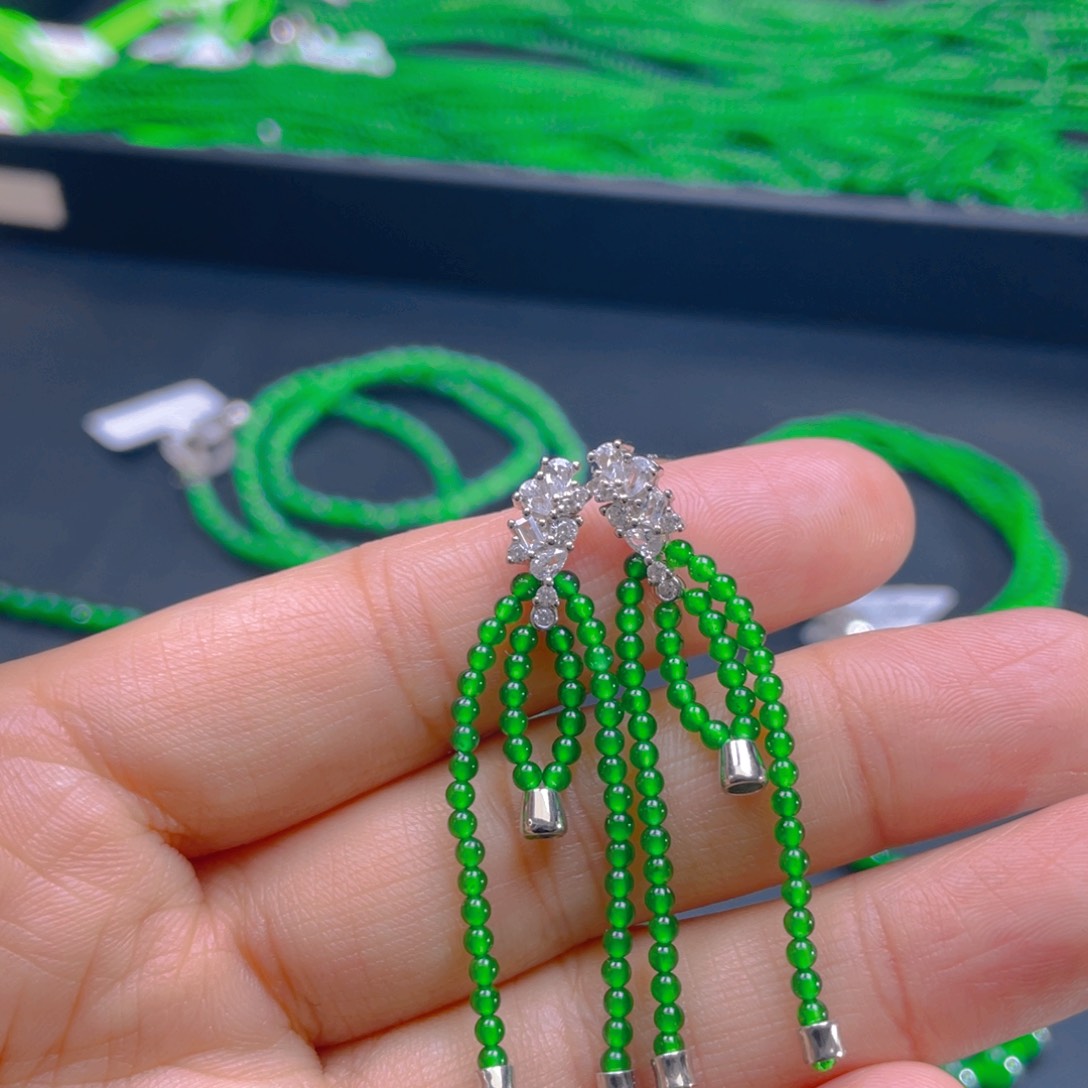 翡翠颈饰银S925镶嵌，1