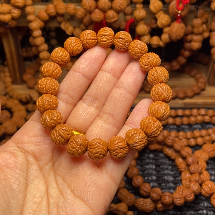 一***。木质类龙纹桃枭挂件