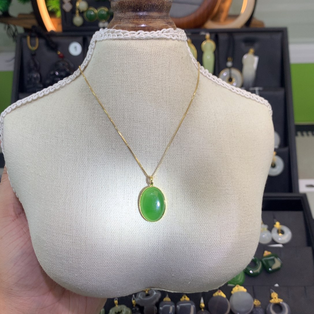 和田玉18K金镶嵌吊坠(赠链)