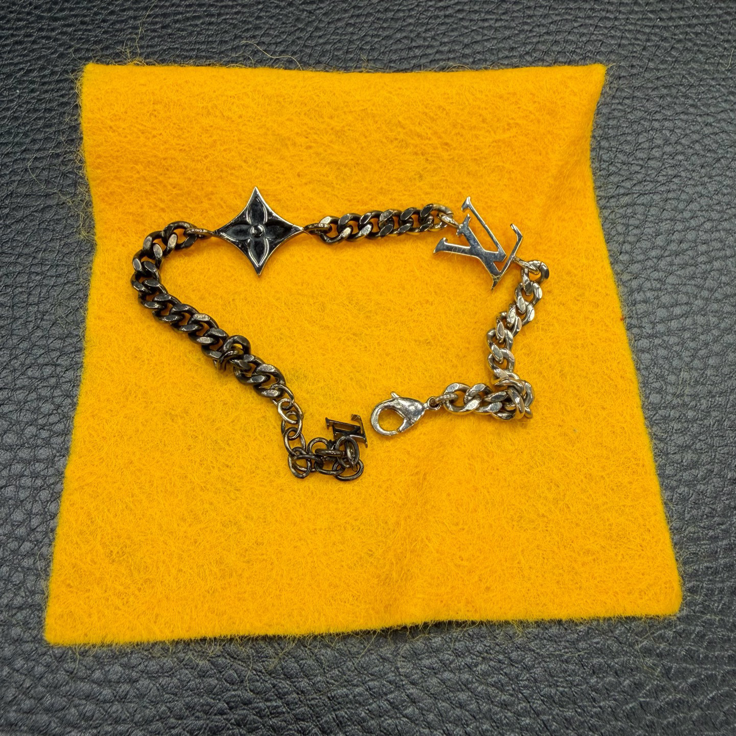 95新 LouisVuitton/路易威登 捐金沉珠/手链