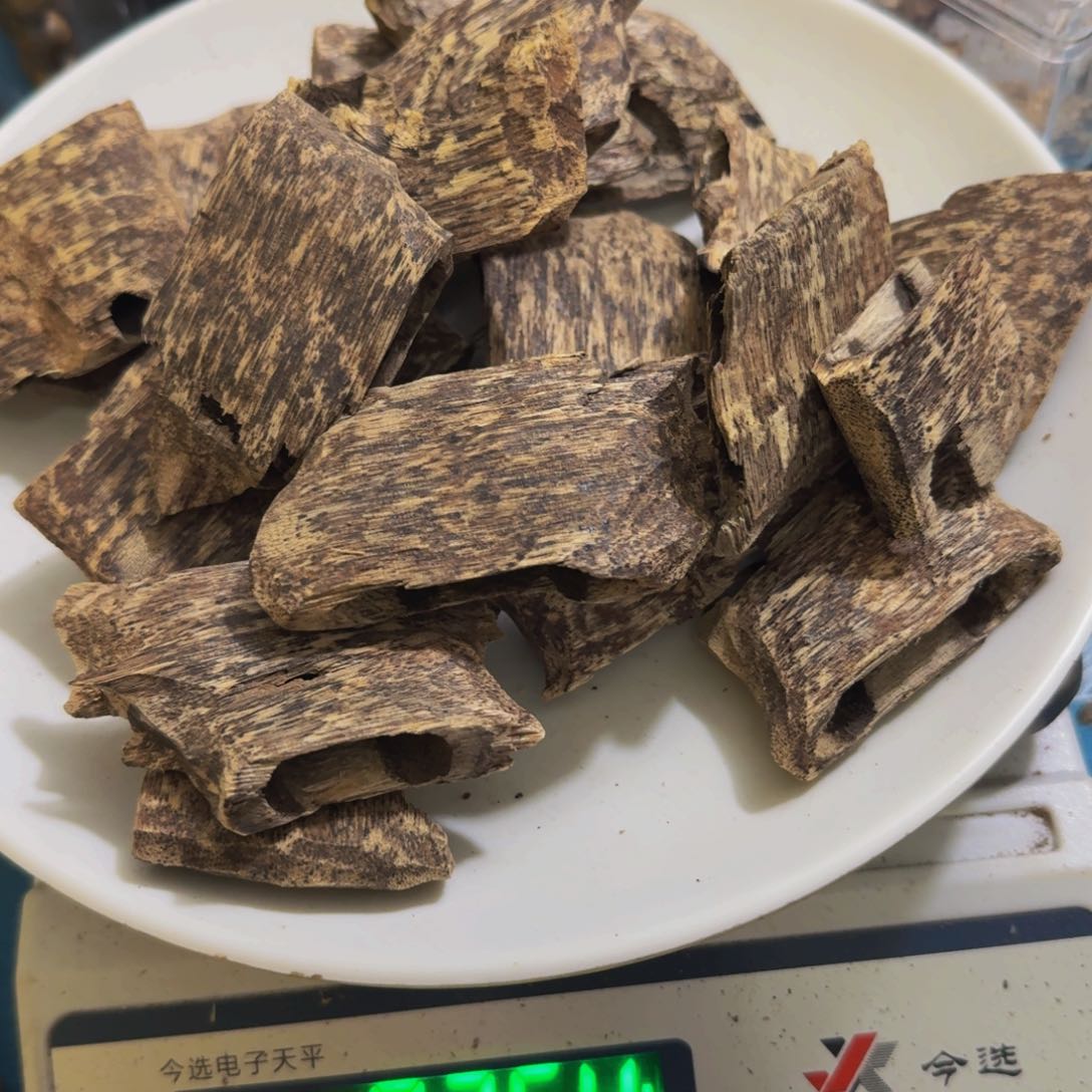 沉香沉香碎屑所****雪越南芽庄92克