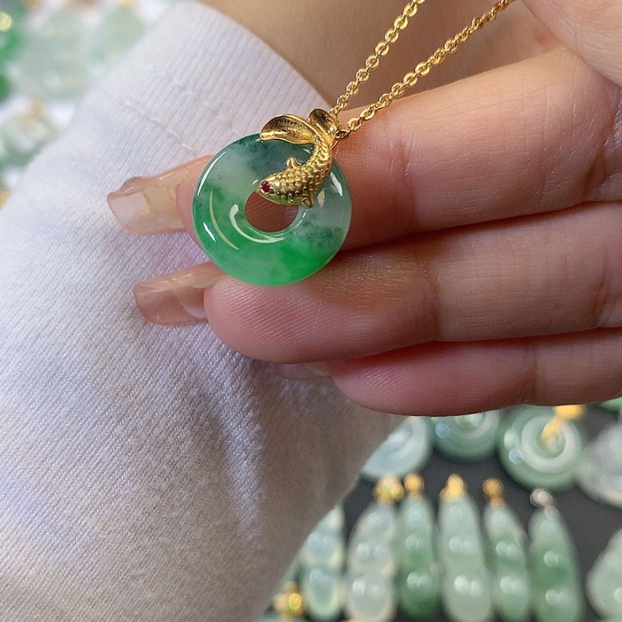 【闪购商品】翡翠吊坠(赠链)18K金镶嵌