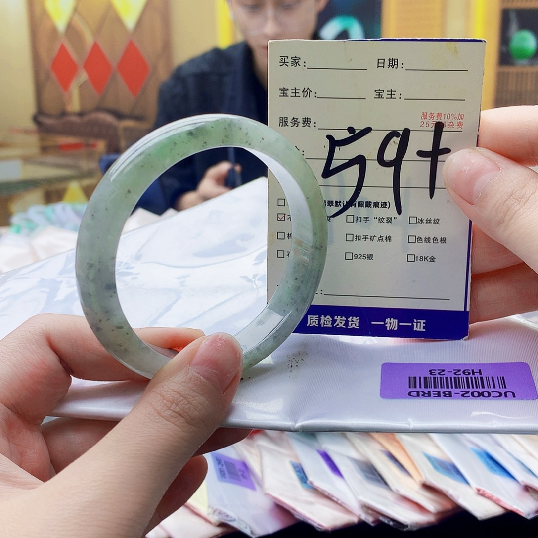翡翠未镶嵌手镯000……