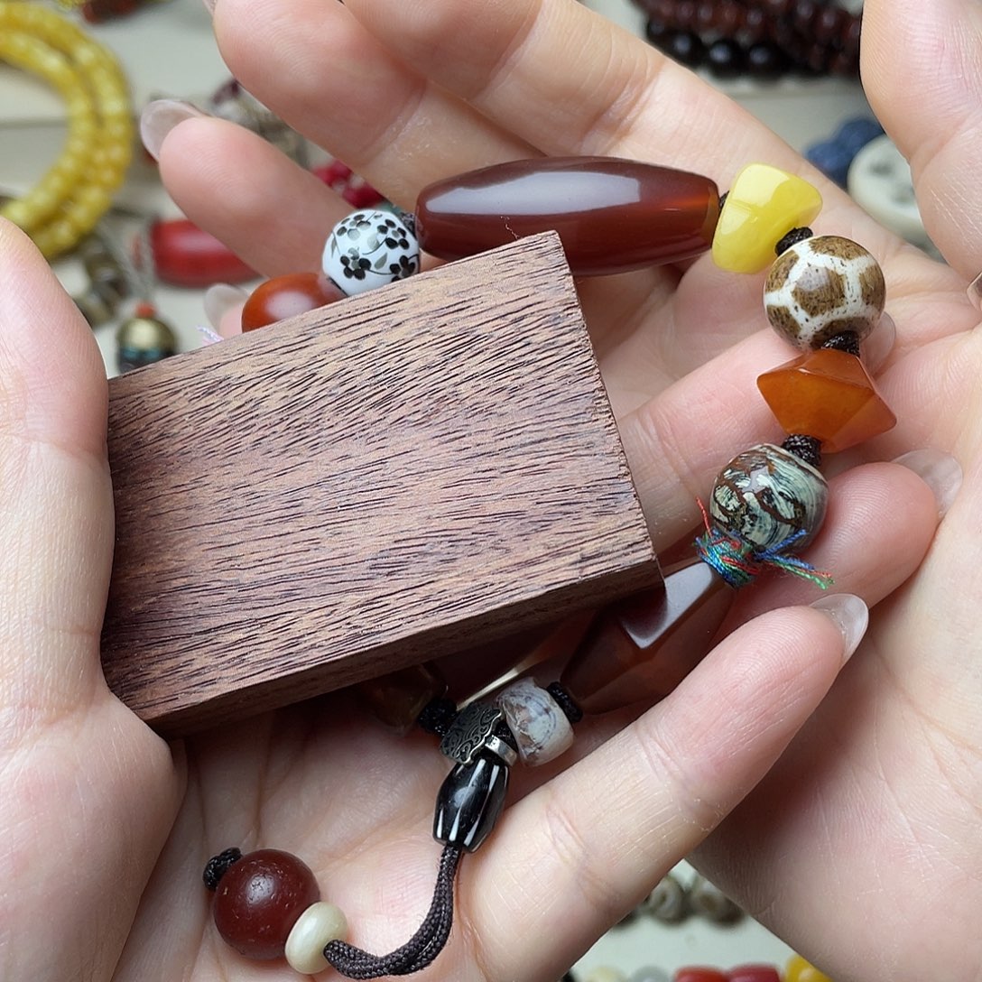 大叶紫檀（黑酸枝木类）