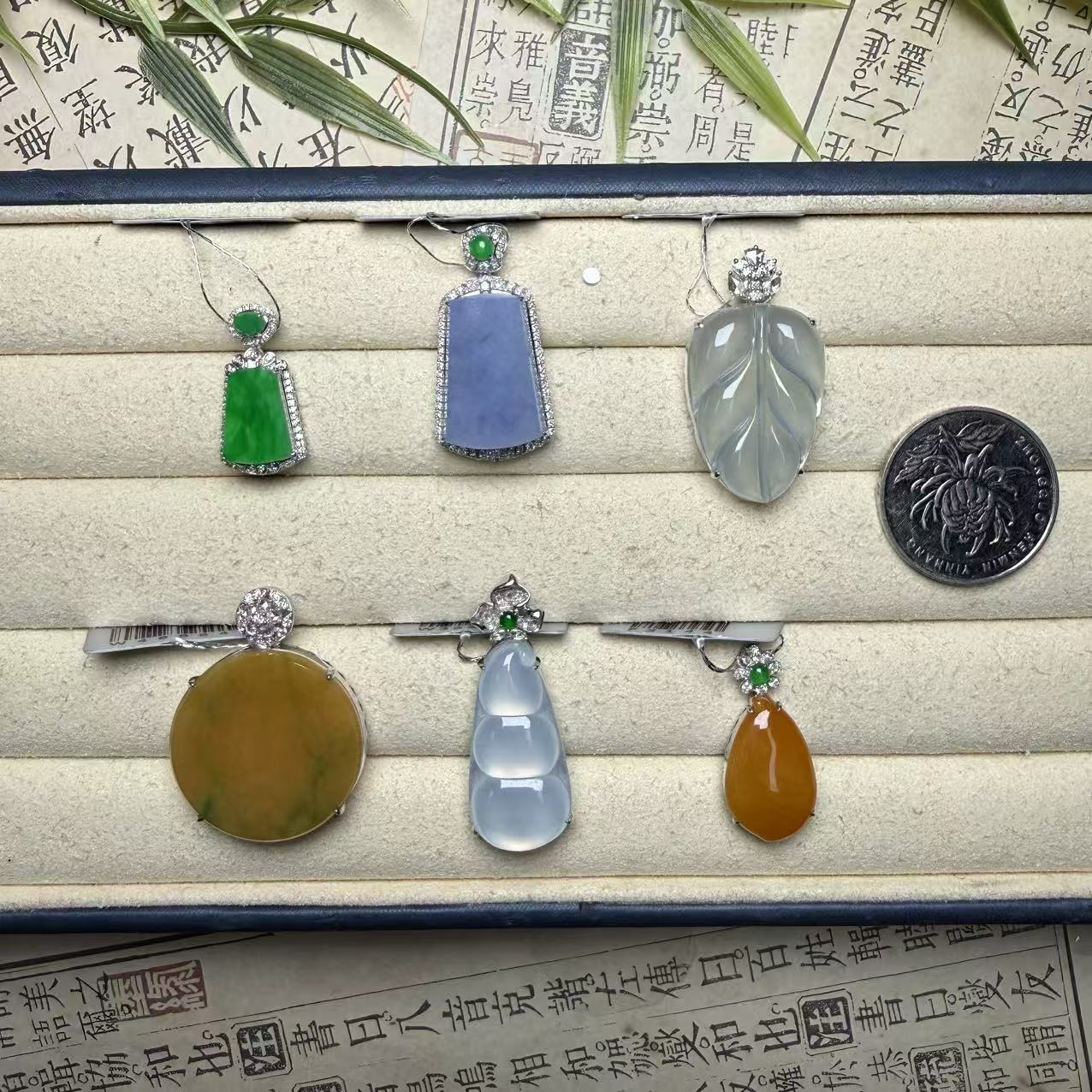 思懿珠宝 18K翡翠吊坠-13800-2-YSD-多样性发一(紫色有色差)