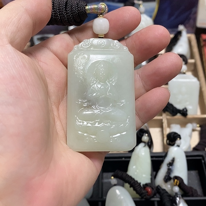 深***水和田玉未镶嵌颈饰