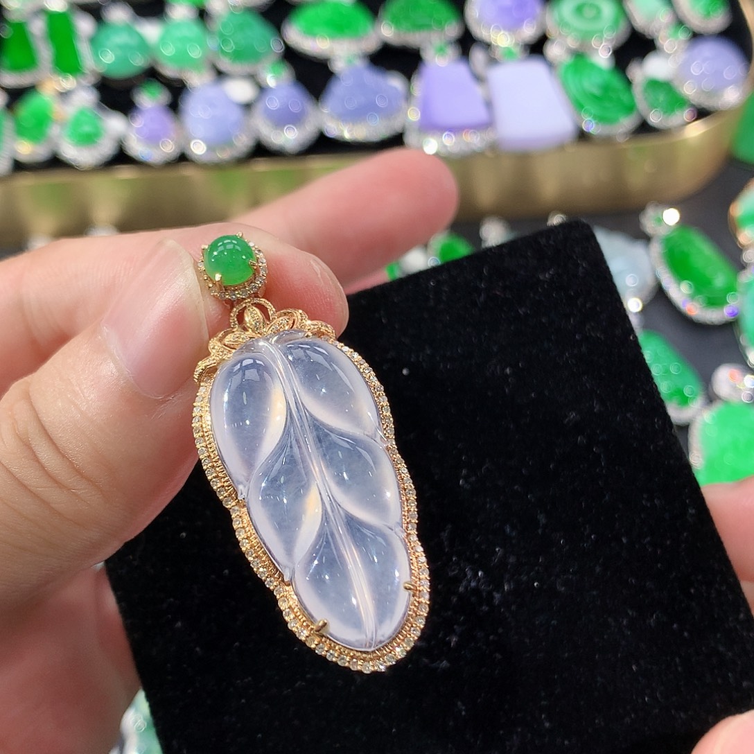 翡翠18K金镶嵌颈饰