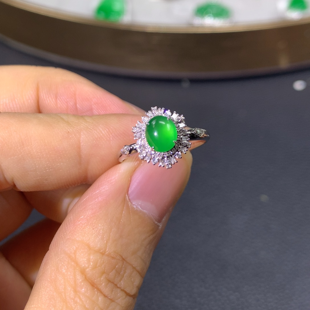 翡翠戒指18K金镶嵌翡翠