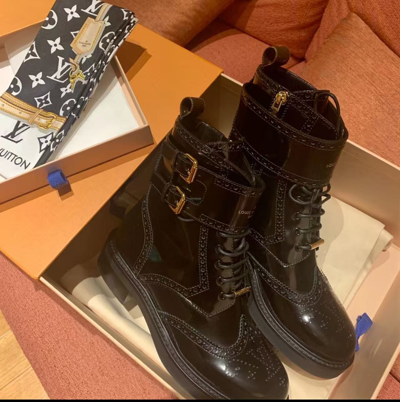 99新 LouisVuitton/路易威登 lv黑色浮雕马丁靴36.5