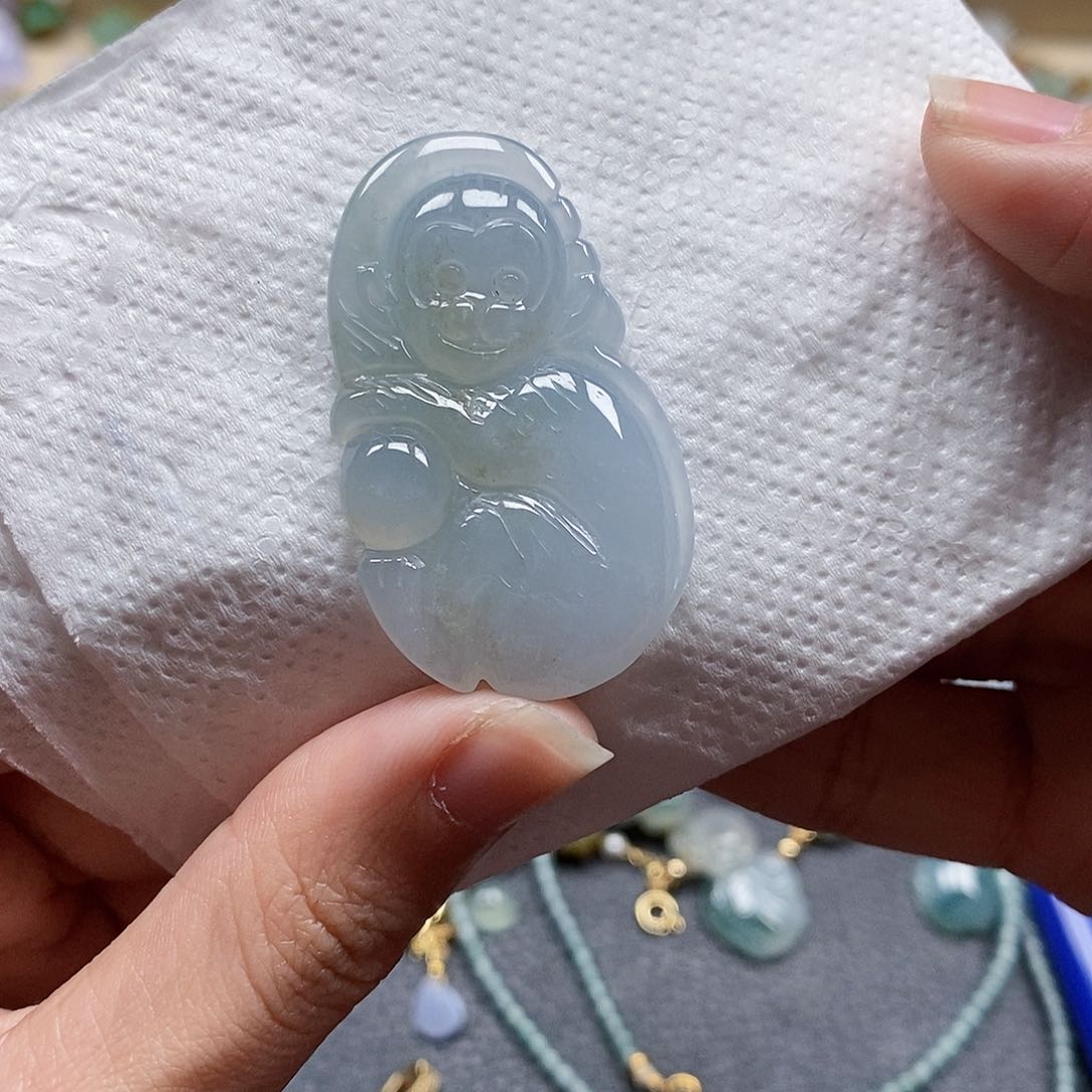 翡翠颈饰未镶嵌闪