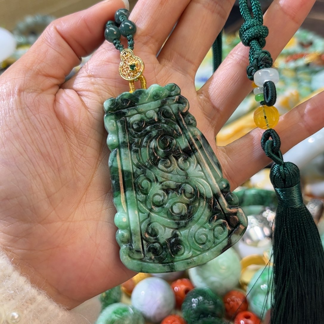 翡翠颈饰未镶嵌待编款