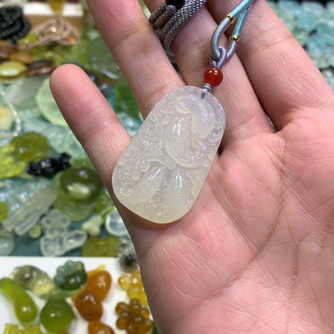 岫玉颈饰未镶嵌鱼牌