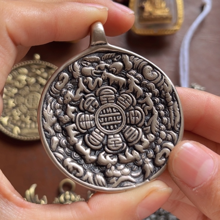 颈饰琉璃逃***缸喜欢的朋友