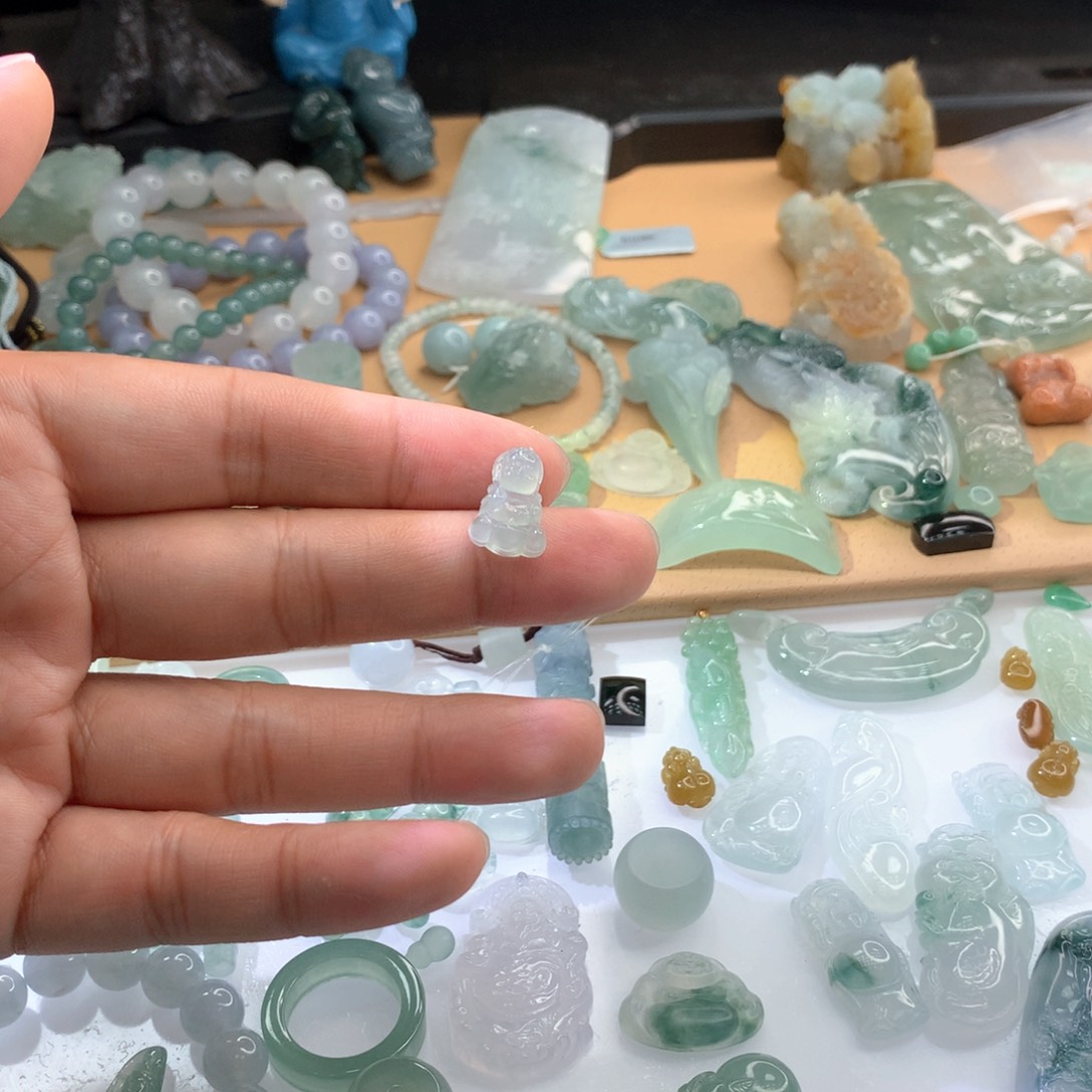 颈饰未镶嵌翡翠挂件