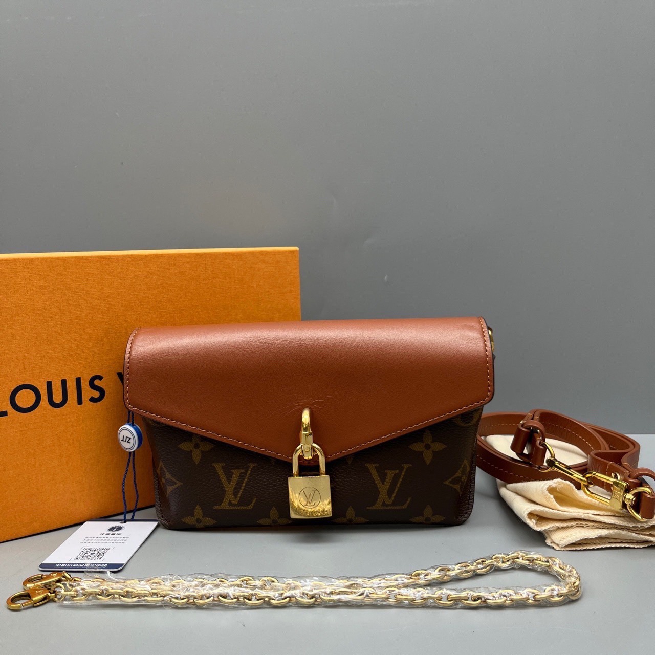 95新 LouisVuitton/路易威登 焦糖色锁头包 尺寸17*11 SV14797