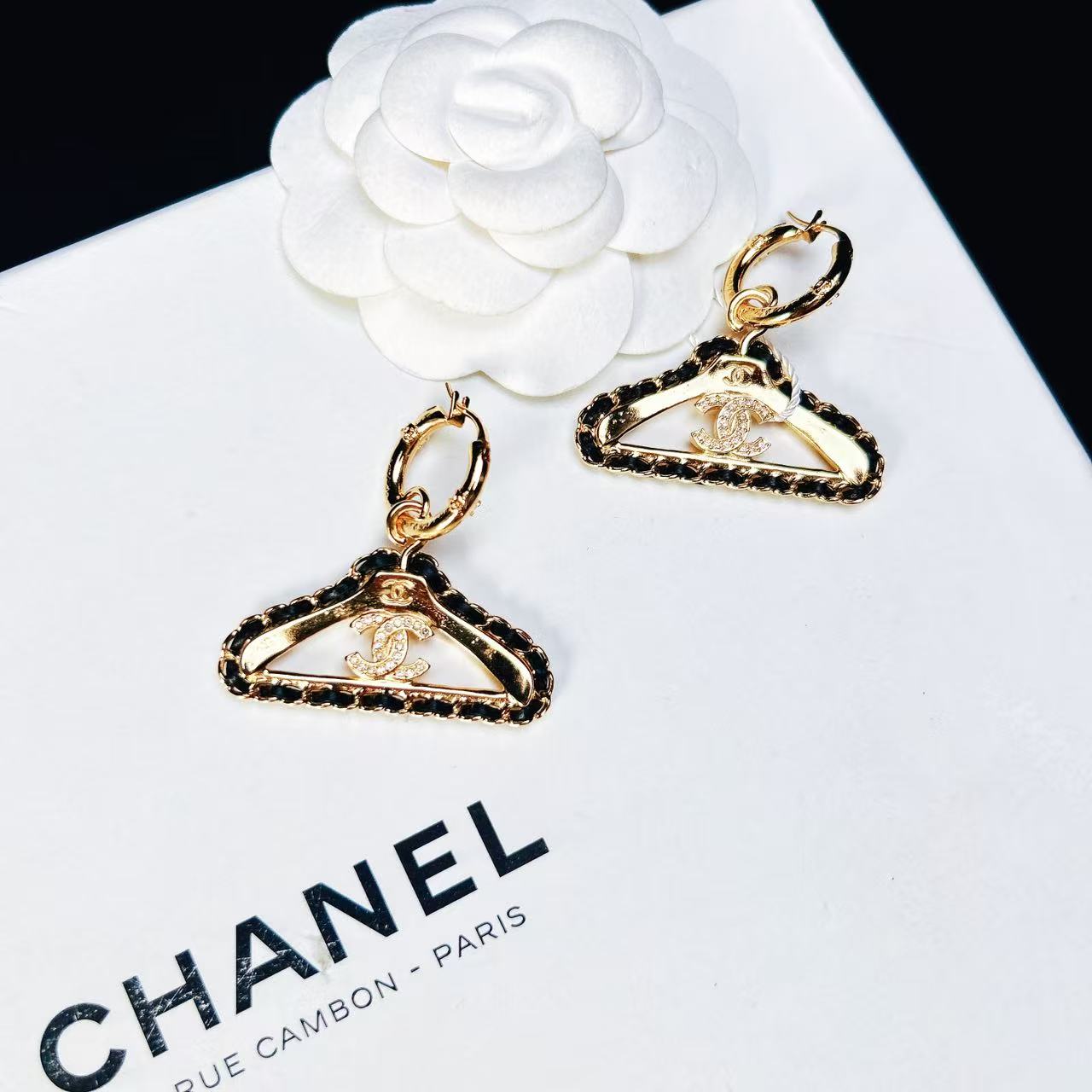 95新 Chanel/香奈儿 柚礼中古/香奈儿双c皮穿衣架耳钉NN511009