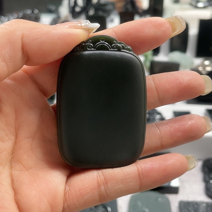 【闪购商品】和田玉（青玉）颈饰未镶嵌曹*生
