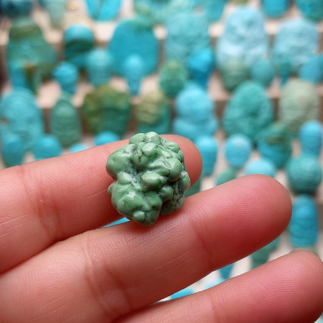 绿松石颈饰未镶嵌?****铺