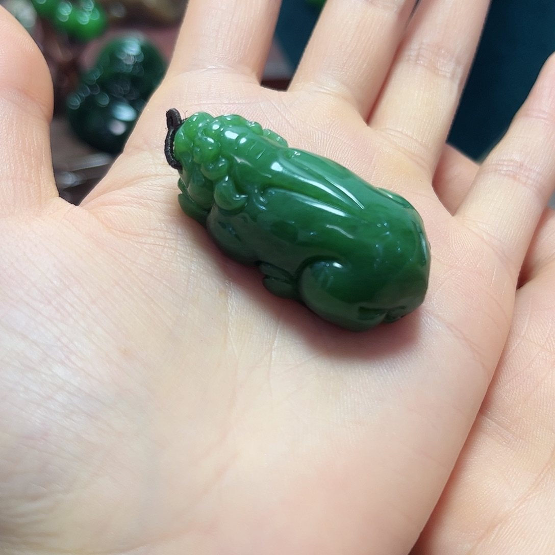 和田玉吊坠未镶嵌舞***律