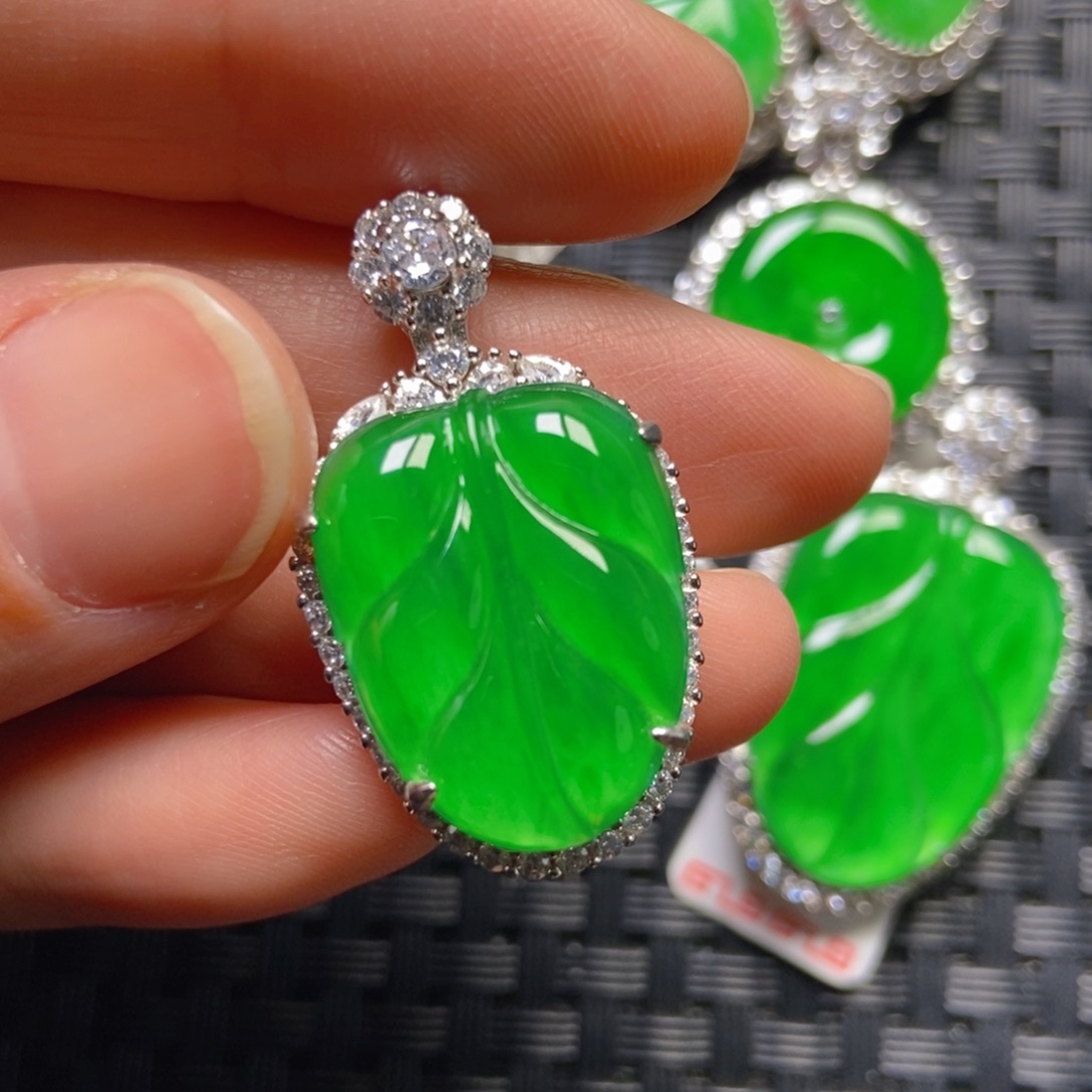 翡翠银S925镶嵌颈饰树叶吊坠