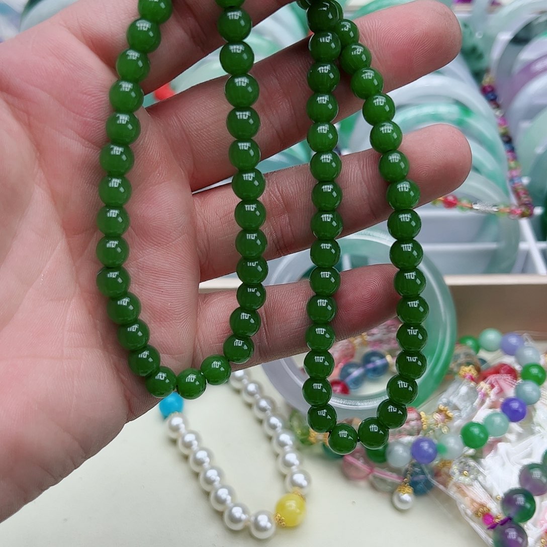 翡翠吊坠(赠链)未镶嵌