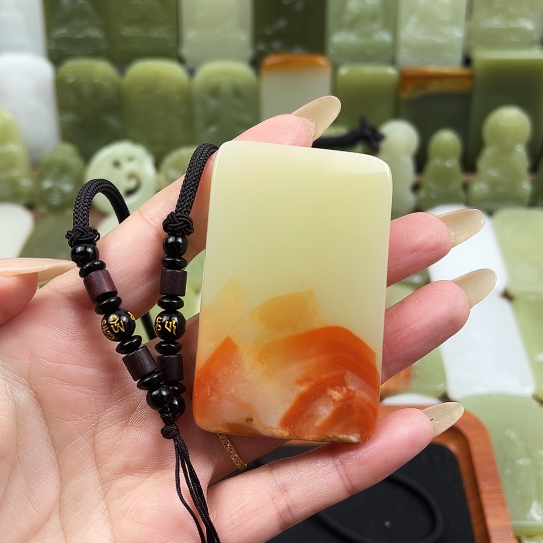 石英质玉未镶嵌颈饰