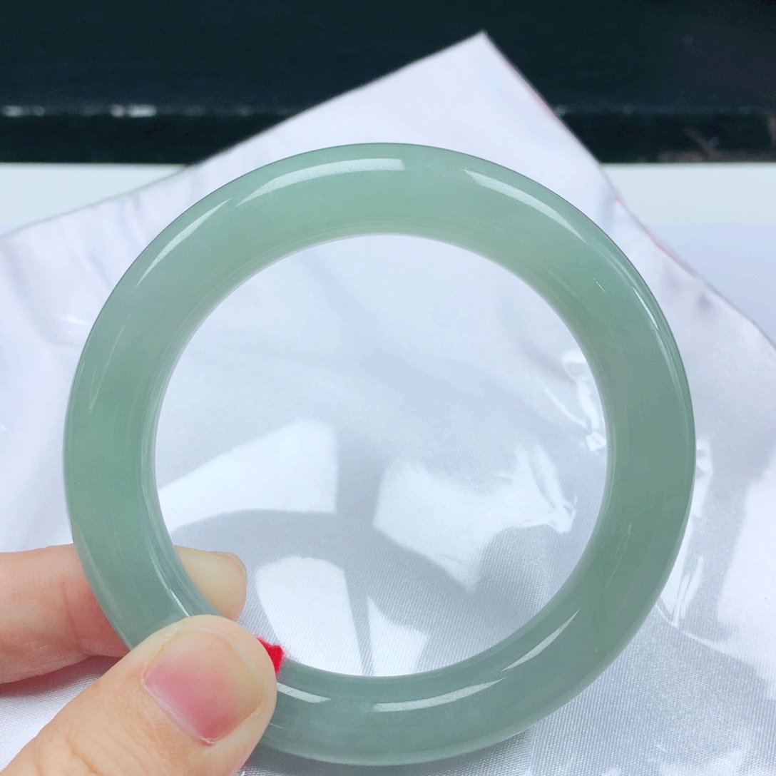 刚****未镶嵌手镯翡翠57