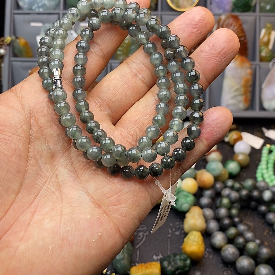 翡翠手串未镶嵌乌鸡