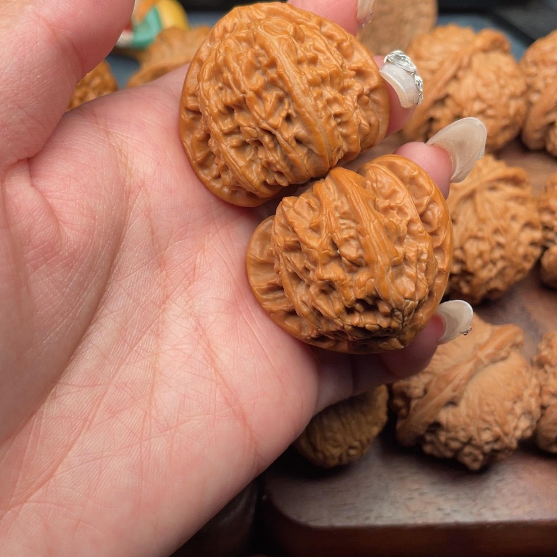 文玩核桃吊坠R*y三角白39