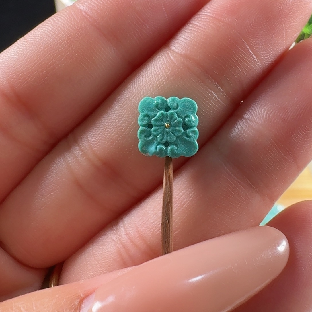 绿松石未镶嵌颈饰