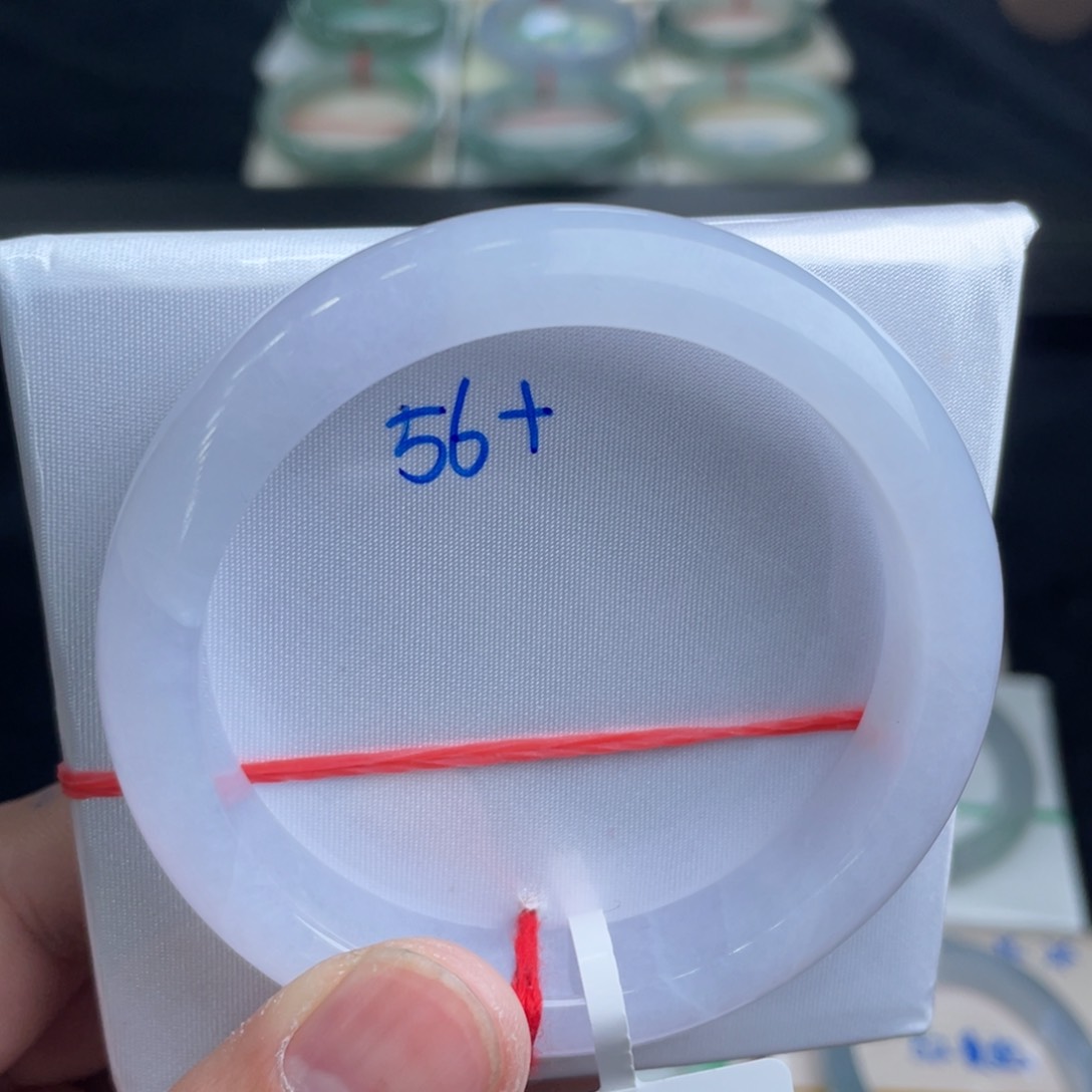 翡翠手镯未镶嵌翡翠手镯