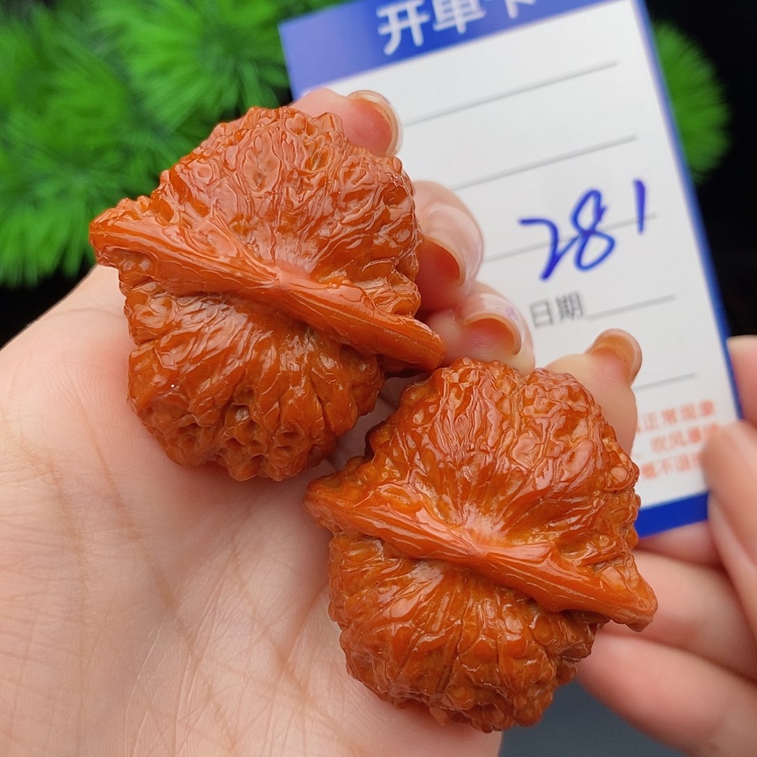文玩核桃吊坠40血麒麟281