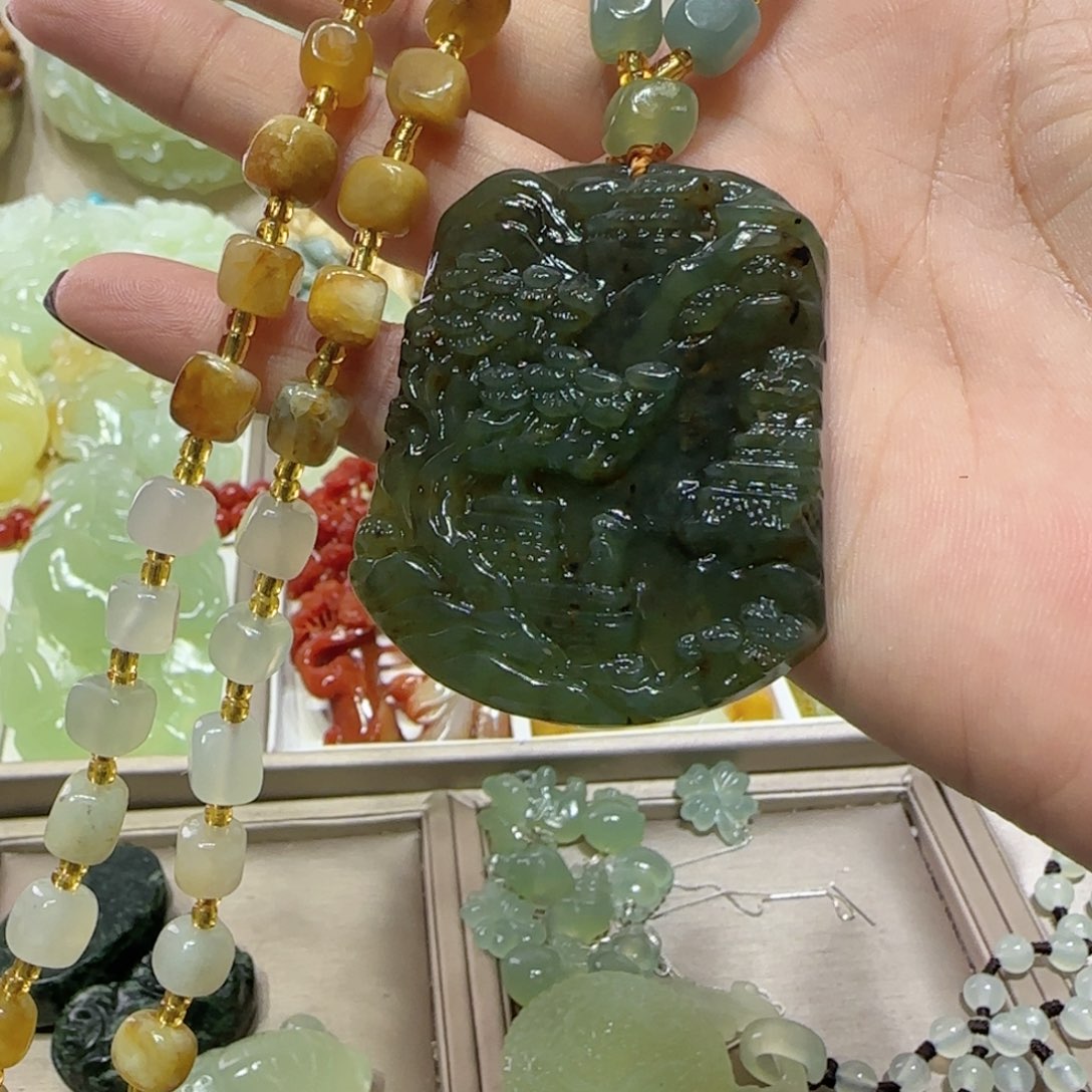 未镶嵌蛇纹石玉吊坠