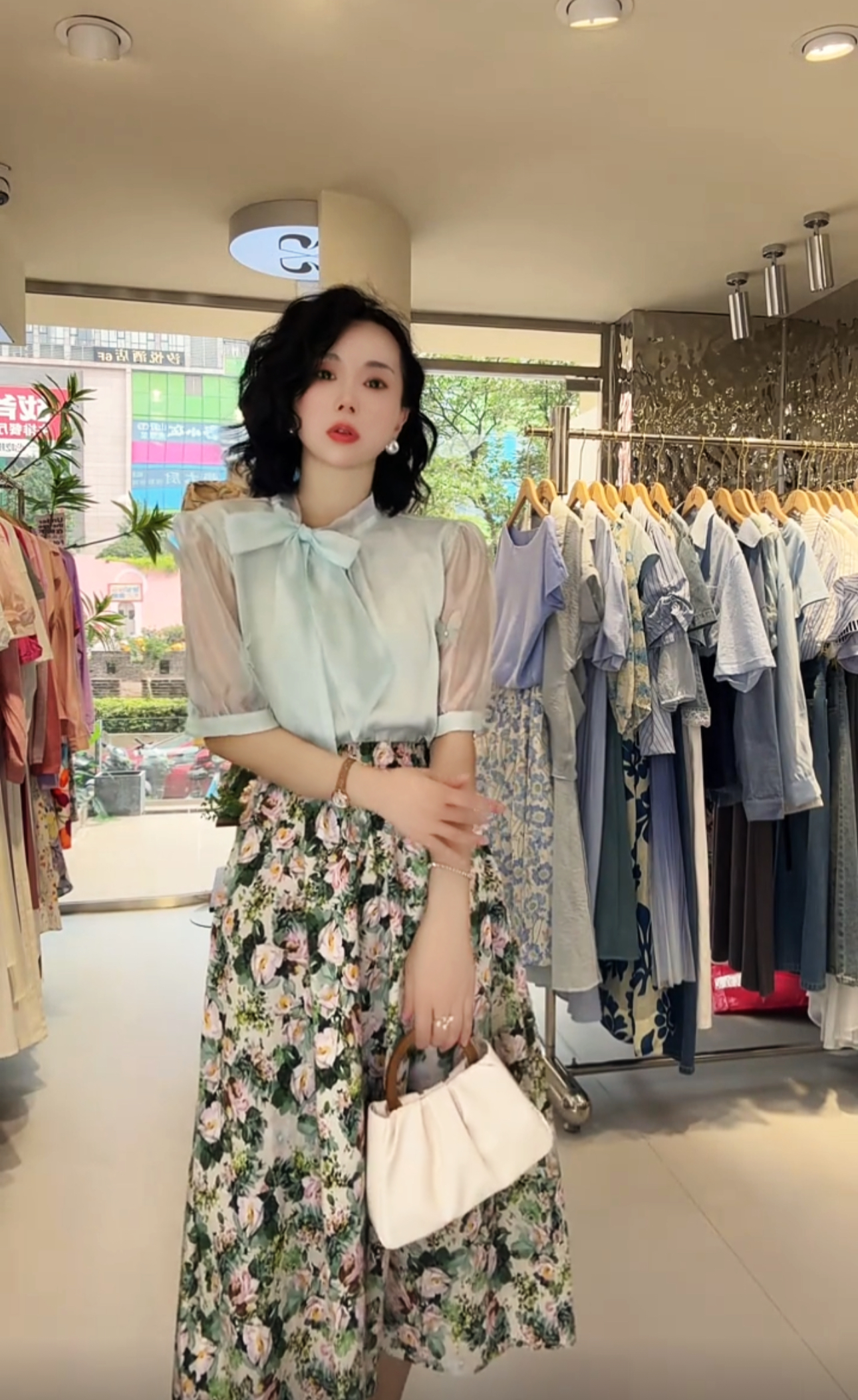 599*设计感立体贴花缎面法式蝴蝶结系带衬衫