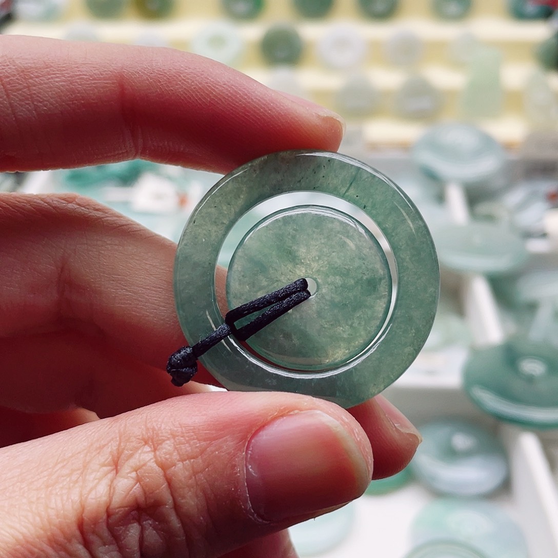 翡翠颈饰未镶嵌天然翡翠