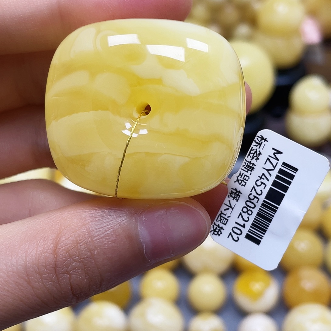 蜜蜡未镶嵌裸石37.3*33.6*22.2mm