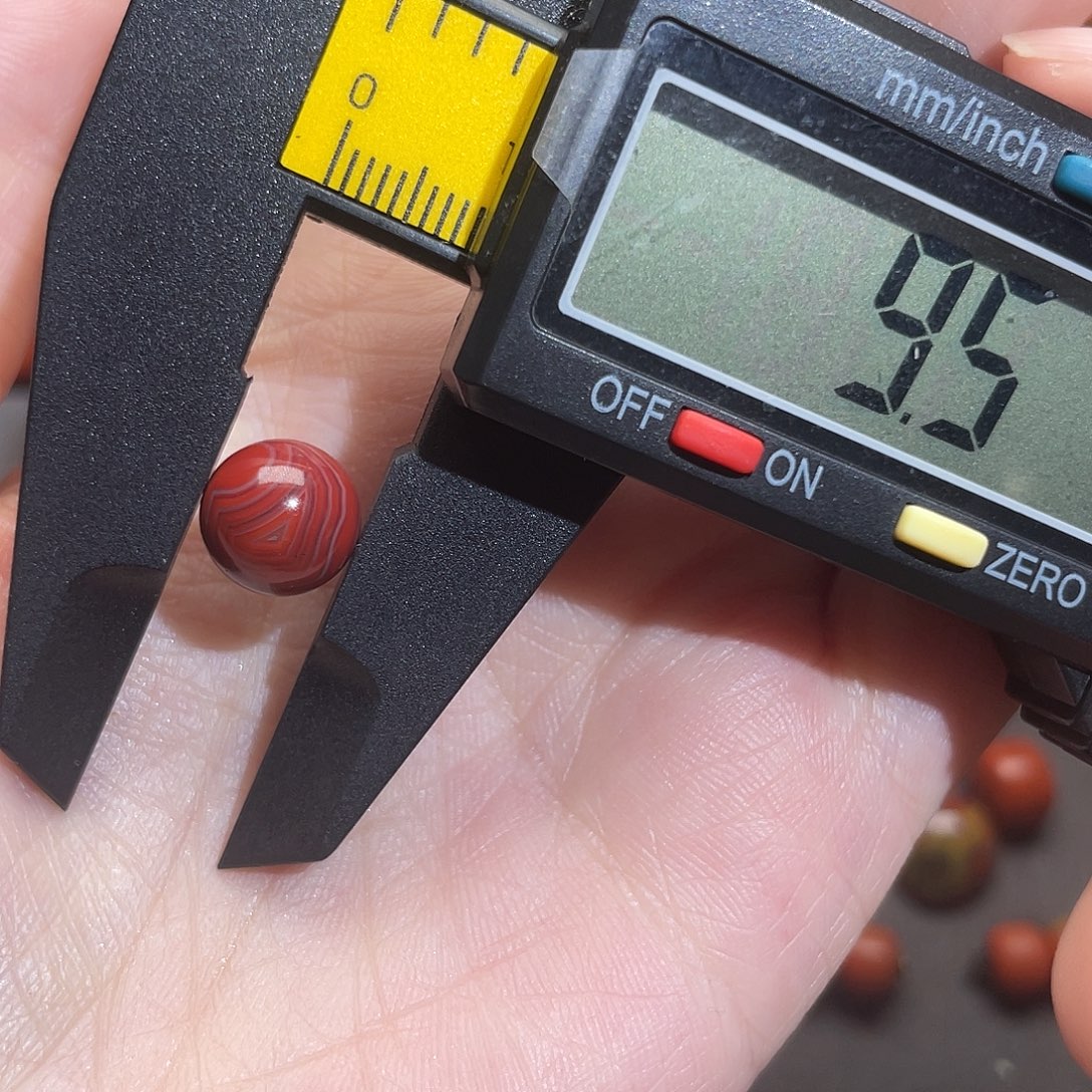 南红玛瑙未镶嵌圆珠有裂