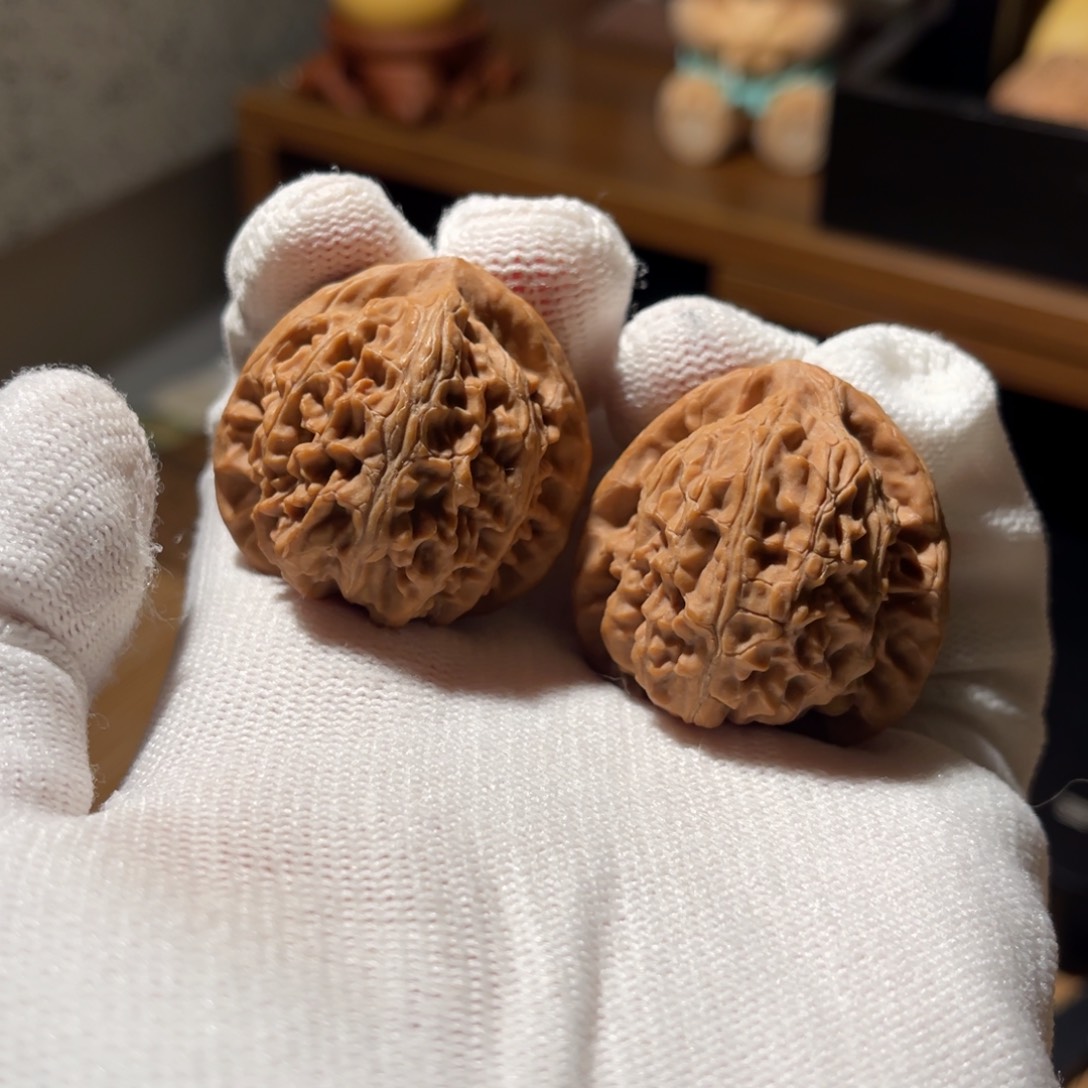 文玩核桃把件34 宫灯有磕碰，全品，不退不换