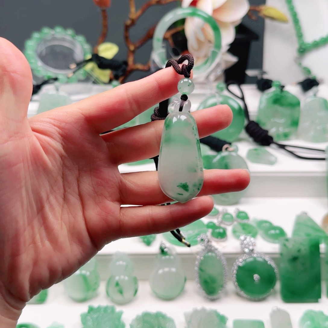 石英质玉未镶嵌吊坠(赠链)