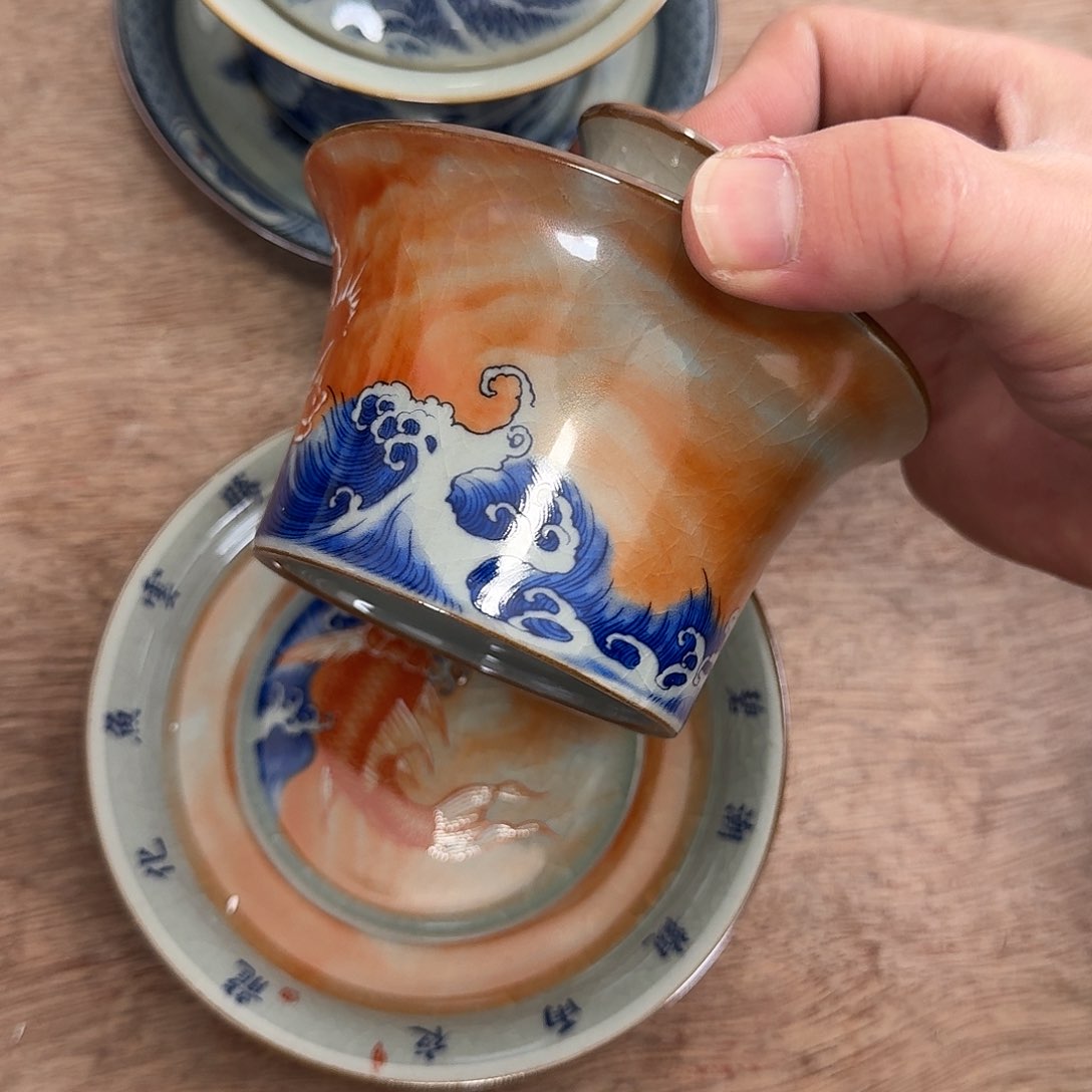 鱼化龙马蹄盖碗微瑕