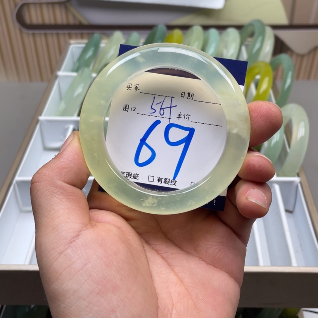 岫玉手镯手镯未镶嵌