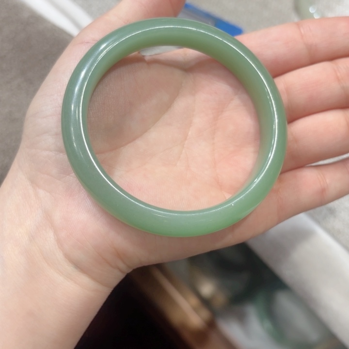 东陵石手镯未镶嵌