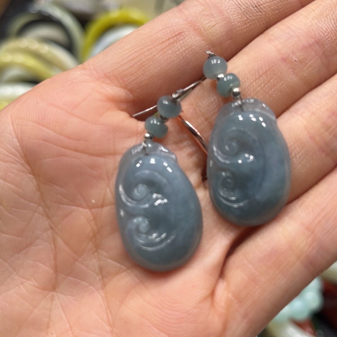 翡翠耳饰未镶嵌翡翠